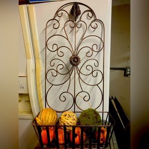 Wall decor/hanging basket.
